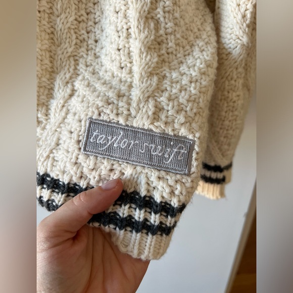 Taylor Swift Folklore cardigan size xl/2xl - Picture 4 of 5